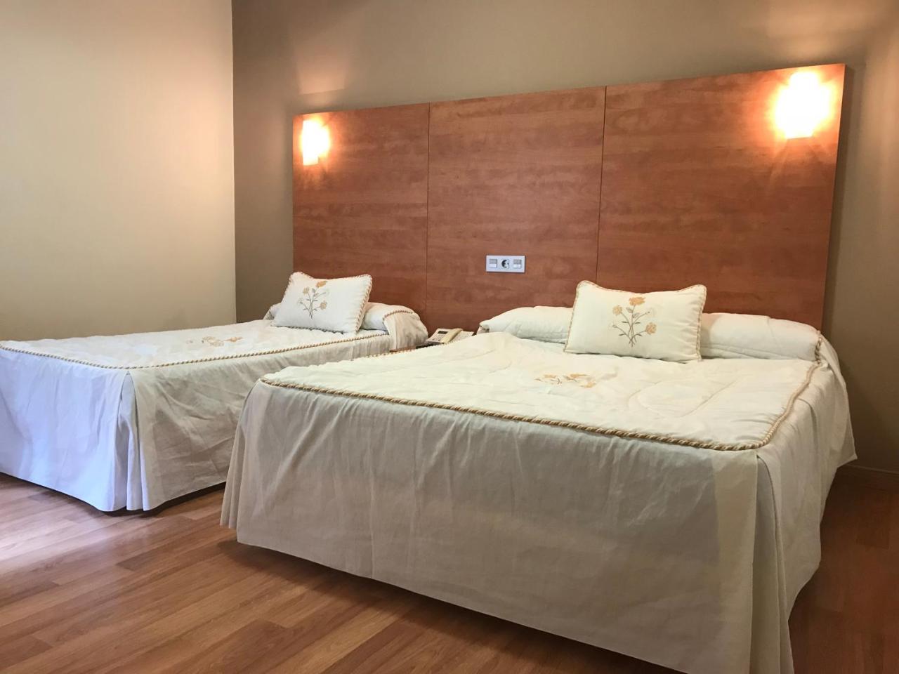 Hotel Acebos Azabache 希洪 外观 照片